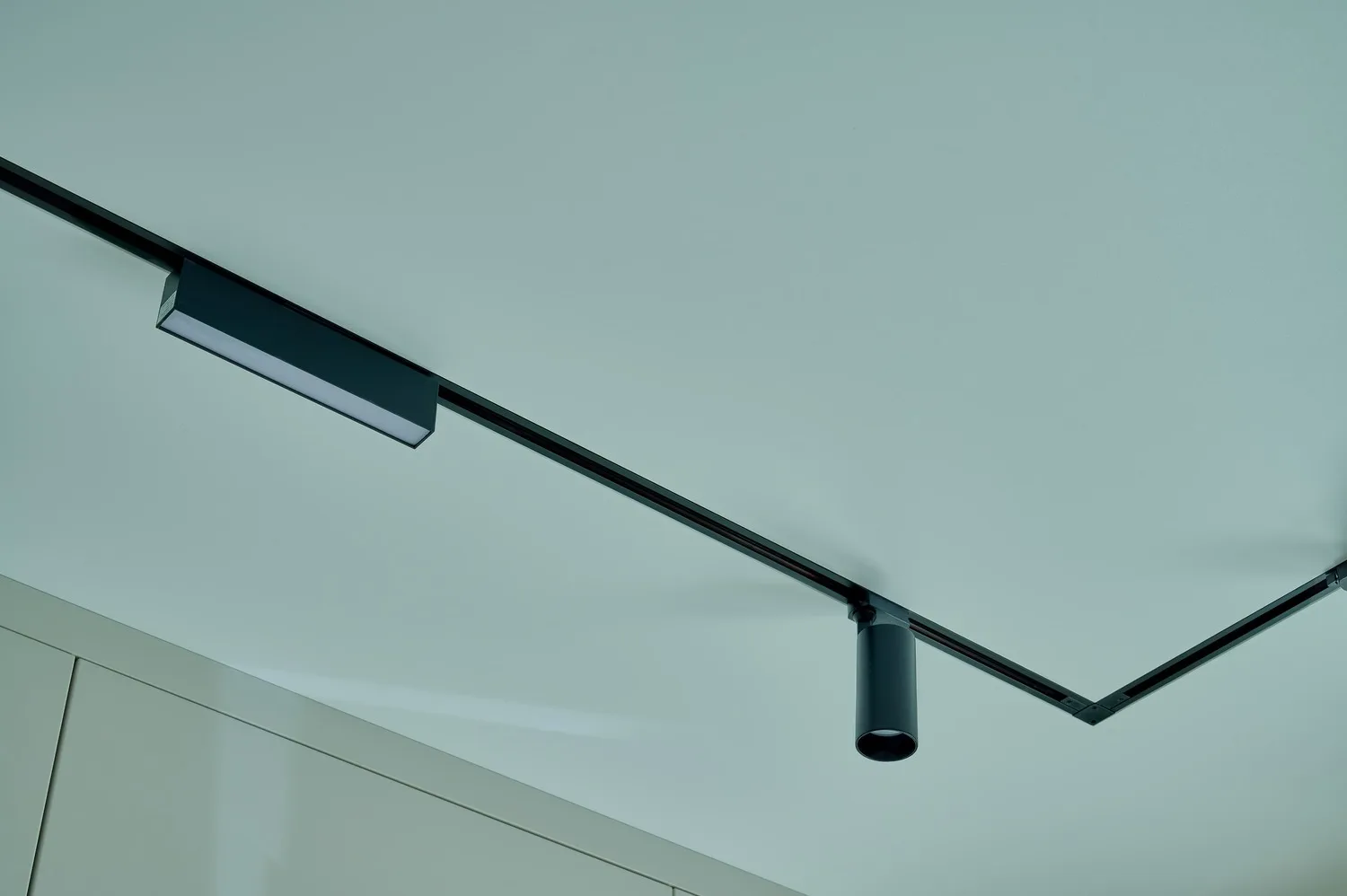 Трековый светильник Denkirs DK6430-BK (ДЕНКИРС) Трековый светильник Denkirs DK6430-BK (ДЕНКИРС)